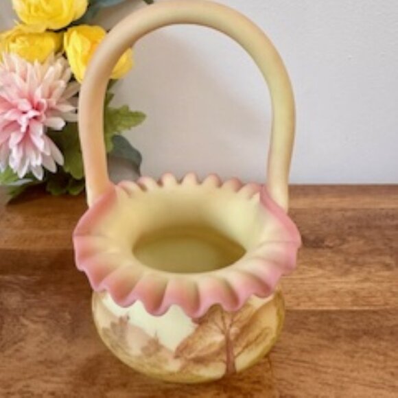 Fenton Burmese Glass‎ Basket Hand-Painted Signed Kay Davis Ruffled Rim Vintage - Picture 4 of 9